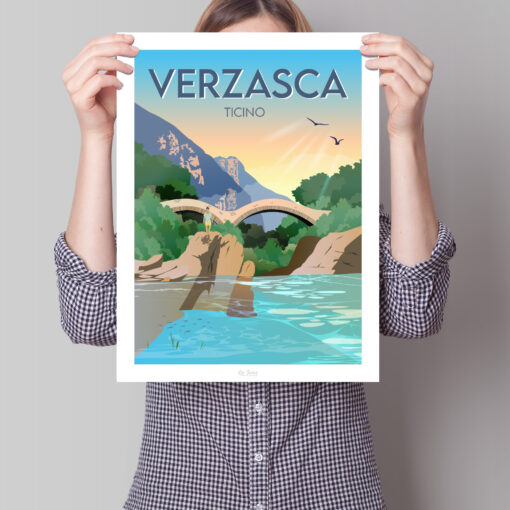 Femme tenant une affiche de Verzasca